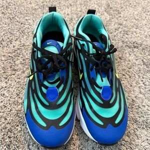 Nike Kids Teal and Black Sneakers